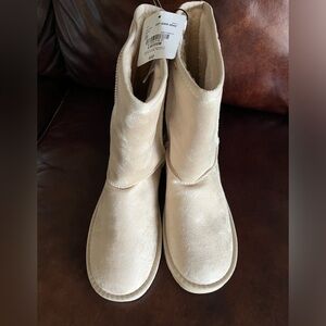 Boots size 8, NWT